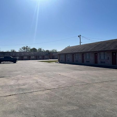 Lakeside Inn & Suites By Oyo Mathis I 37 Exterior photo